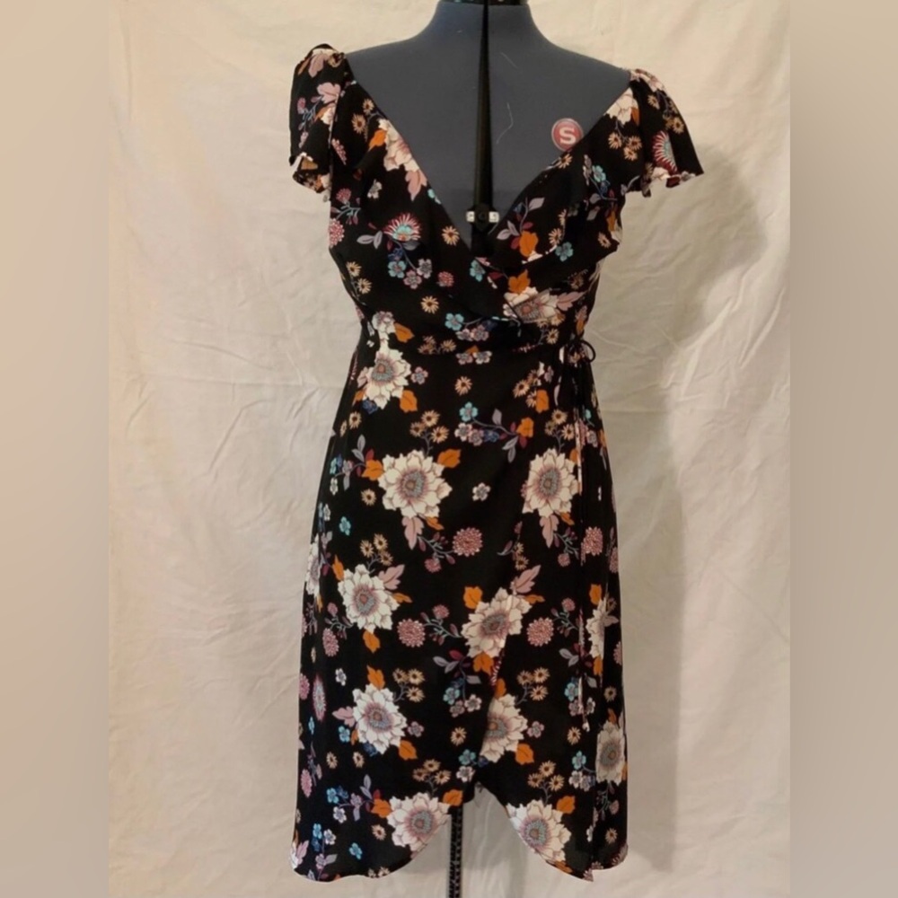 Black and floral light weight summer dress 
Monteau large